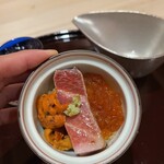 WASHOKU SUSHI ゆゆ梅田 - 築地から直送される極厚炙りトロ、雲丹、イクラの最強3食丼！とろける美味しさ。夢のよう！
