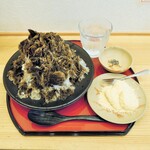 甘味処 鎌倉 - 料理写真:氷 ほうじ茶とわらび餅