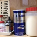 屋台とんとんラーメン - 卓上※酢・胡椒・にんにく・豆板醤など