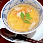 WASHOKU SUSHI ゆゆ梅田 - 蟹餡と松茸の茶碗蒸し。秋を感じます。きめ細やか。