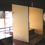 Kafe Resuto Katawara - ２／１３　窓席は小上がりのテーブル席の掘りごたつ式とは珍しい。