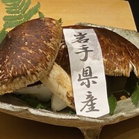 鮨処 池上 - 巨大すぎる松茸