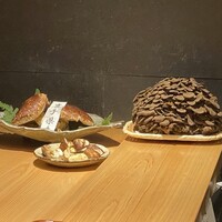 鮨処 池上 - 大きな松茸と舞茸と小さな松茸