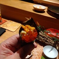 田町鮨 惠万 - エバン巻き(漬けまぐろ、玉子、雲丹、いくら)