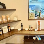 Bosco - 「販売していたら買いたいね」と話していたハバネロソースを
      レジ横で発見し即買い！
      他にも変わったオリーブオイルやパスタ類が
      販売されていました