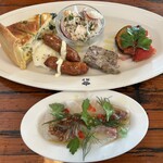 ダブルドアーズ - 真鯛のカルパッチョと前菜5点盛り2100円、本日のキッシュ・チョリソーとマッシュポテト・魚介と野菜のカポナータ・ひよこ豆のサラダ・自家製パテ