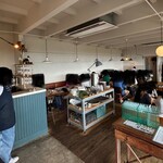 ダブルドアーズ - とても開放的な店内