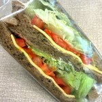 優しいかおりのパン家さん - バジルサンド