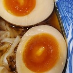法隆 - 美しいハーフカットの味玉