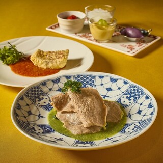 素材本来の味わいが堪能できる広東料理がベースの中国料理を提供