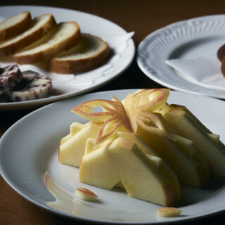 お酒と相性抜群のおつまみ。ブランデーを調合した生チョコレート