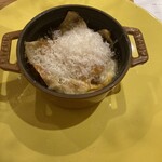 forare - 粉チーズの下にラザニア