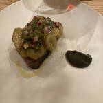 forare - 焼き茄子が鰹に合う季節です。右のソースがチミチョリ