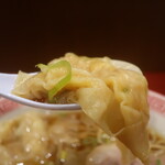 荻窪中華そば 春木屋 - わんたんリフトアップ