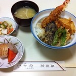 鳥割烹 守よし - お昼の天丼！
野菜の煮物も美味しく、大満足。