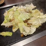 やきやき鉄板 ぼんくら家 - 油かすキャベツ