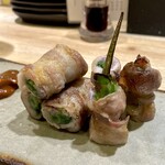 酒とろばた焼 うなり - 九条ネギの豚バラ巻き