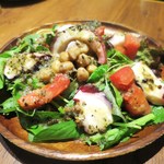 タコとヒヨコ豆のサラダ