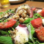 タコとヒヨコ豆のサラダ