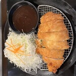唐揚げ食堂 ごいち - ソースが別添えの大葉とチーズのチキンカツ