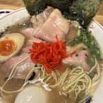 福間ラーメンろくでなし - こってり特製ラーメン 紅生姜オン