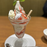 ミルク&パフェ よつ葉ホワイトコージ - 