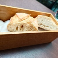 TRATTORIA CREATTA - パン