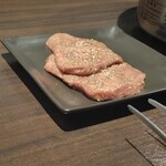 焼肉 ちぇじゅ - 極みのタン2枚