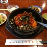 Senri Kou - ランチの石焼ピビンパ。
                        延辺らしい朝鮮料理。