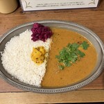 よすが舎 - 週替り　鶏肉団子のカレー