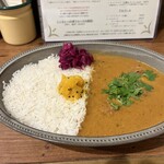 よすが舎 - 週替り　鶏肉団子のカレー