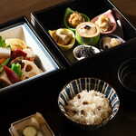 明日香 - 特選二段重〈昼平日のみ1,980円〉