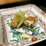 よし町 - ジャフラトレーディング産ホロホロ鳥の炭火焼き・モモ肉、むね肉