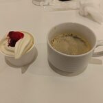 苗場プリンスホテル - デザートのソフトクリームとエスプレッソ