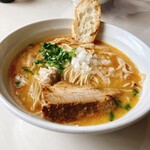 はりけんラーメン - 鶏そば塩(大)
濃厚で美味しい(≧∀≦)鶏の美味しいエキスたっぷり。
ツクネもコリコリ感があっていい。

鶏白湯って濃厚すぎて、水沢山飲んじゃうよね(*≧艸≦)