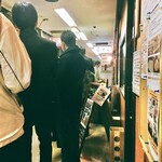 芳すし - 毎日、長い列が出来ます。