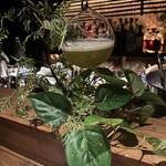 Bar Trillion - 「箱根ワーブリング」
蜜を吸うメジロが羽ばたく、箱根の森を映したカクテル。