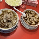 末廣ラーメン本舗 - 左:中華そば(並ﾁｬｰｼｭｰ)  右:中華そば(並)