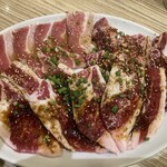 カルビ牧場 - 最初の盛り合わせ　牧場中落ち/豚バラ/ヤングカルビ