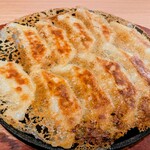 九州料理専門店 さくら島酒場 - 博多鉄皿焼餃子