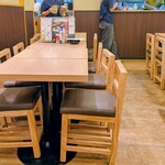 九州料理専門店 さくら島酒場 - 座席（広々としてオーブン）