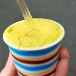 魁ジェラート - 料理写真:手乗りハムスターみたいな持ち方の