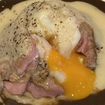 ジェイズカレー - 中からローストビーフが出てきました。