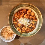 すするか、すすらんか。 - 麻婆豆腐ラーメン鯖節追飯 1,350円