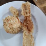 山越うどん - ちくわの天ぷらとジャガイモの天ぷら