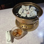 東京牧場 神田店 - 炭火コンロ