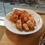 台湾茶房 婉 - 揚げ海老ワンタン、ジーパイ