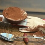 日本料理 TOBIUME - "甘美芋掘り"
      •紅はるか（福岡県若松産）の焼き芋入りティラミス、塩メレンゲの地表仕立て、スコップと軍手を添えて