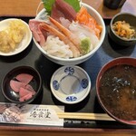 港食堂 - 海鮮丼（1650円）