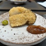 日本料理 TOBIUME - 骨切り 御"
      ●松茸（山口県岩国産）のおかき揚げ
      •骨切り鱧（福岡県芦屋産、日朝の放血神経〆）の
      おかき揚げ&新銀杏（福岡県若松産）
      梅肉（福岡県大宰府産梅干し）ソース添え